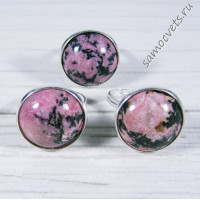 Кольцо с натуральным родонитом кабошон круг 16 мм (Забайкалье)