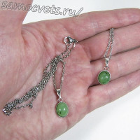 Маленькая подвеска из натурального нефрита